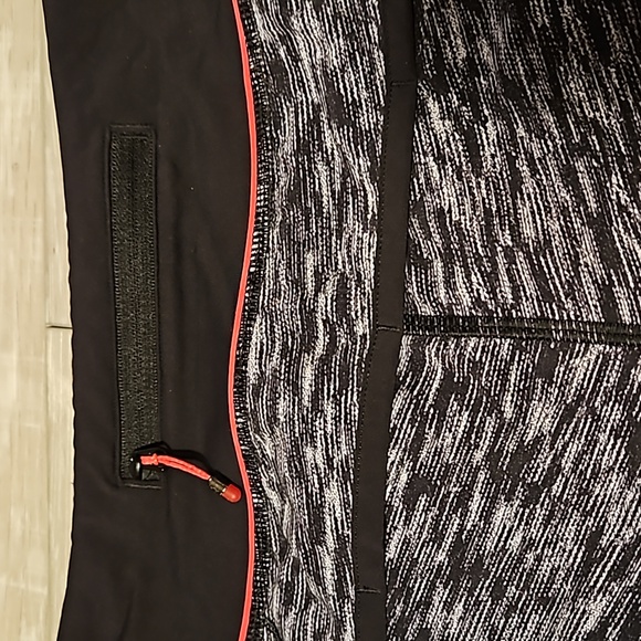 💀Lululemon Speed Short in Dramatic Static - Picture 10 of 15